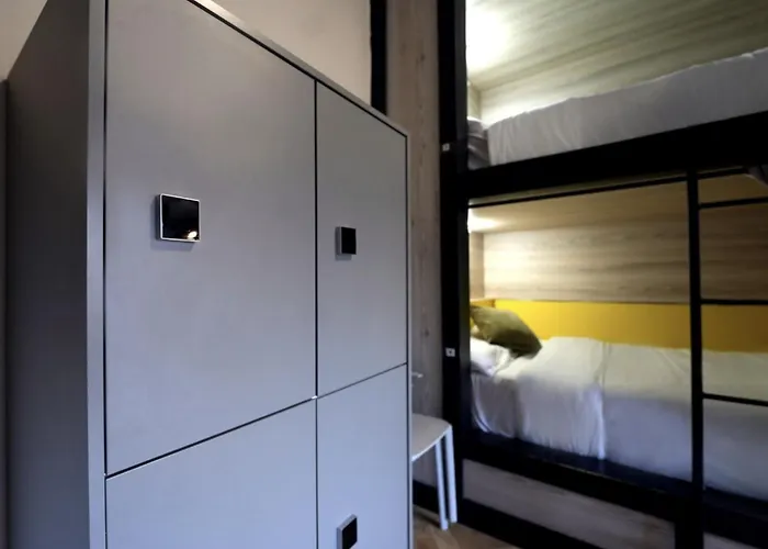 Revolver Hostel *