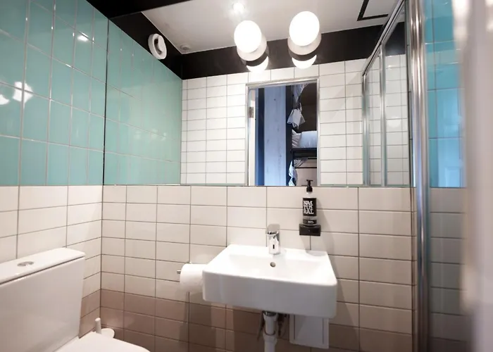 West End Hostel *