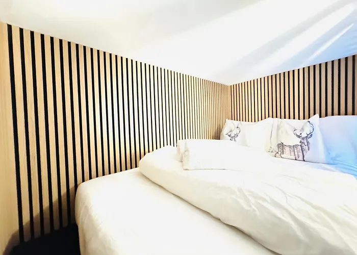 Centre Escape With Private Garden شقة *