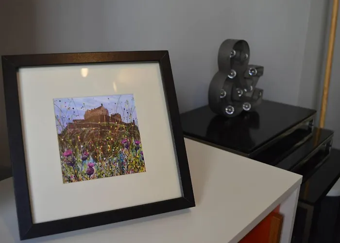 Διαμέρισμα Large 2 Bed Flat, 2 Bath, Free Parking & Lift