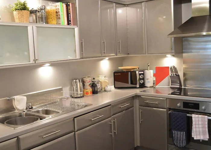 Large 2 Bed Flat, 2 Bath, Free Parking & Lift Lägenhet Edinburg