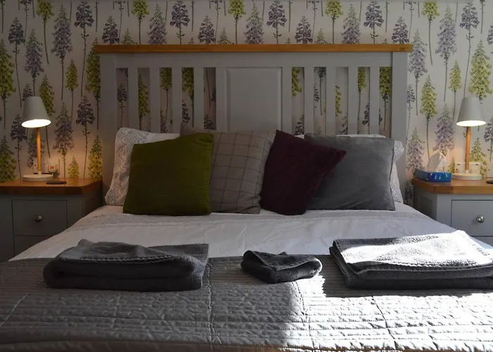 Large 2 Bed Flat, 2 Bath, Free Parking & Lift Edinburg