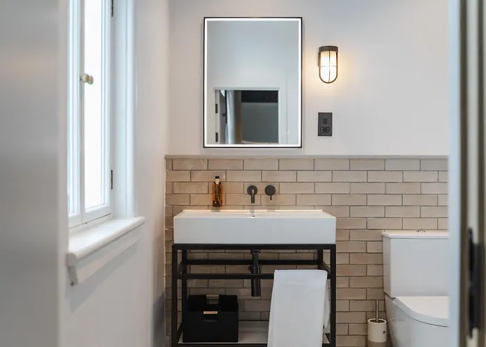 Code - The Court, * Edimburgo