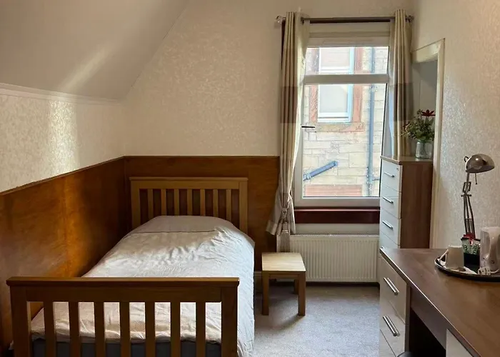 Hillhouse 3* Edinburgh