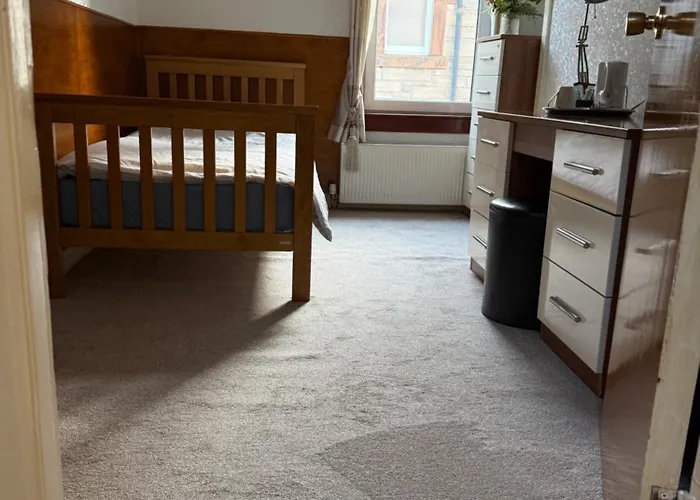 Hillhouse 3* Edinburgh