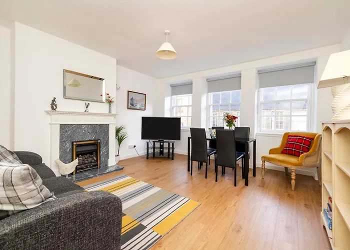 2-bedroom Old Town On Royal Mile