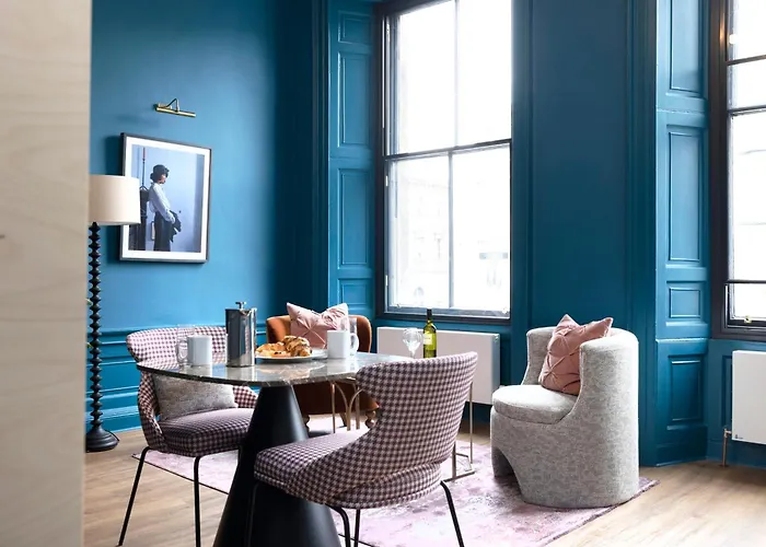 30 Castle Street Aparthotel