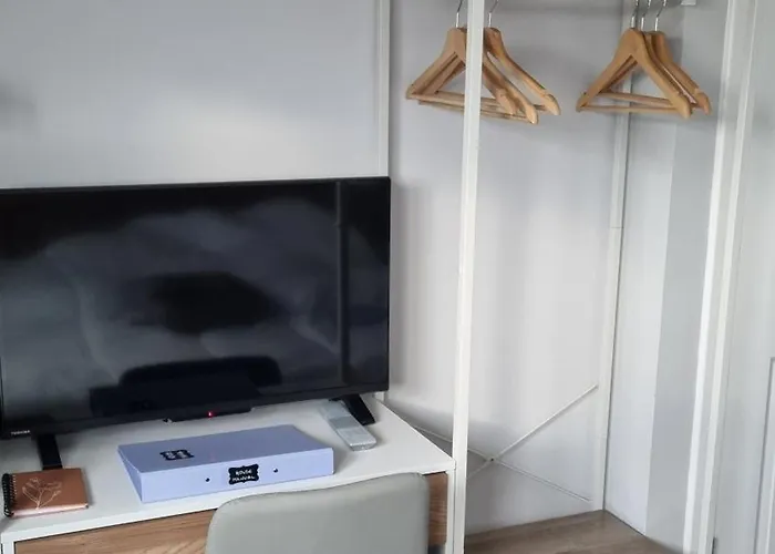 Innisfail Edi - Double With Private Bathroom Homestay *