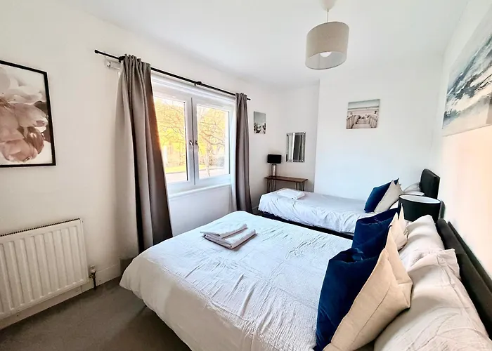 South Gyle House - Superfast Wifi And Free Parking - 7 Minutes From Airport Edinburgh
