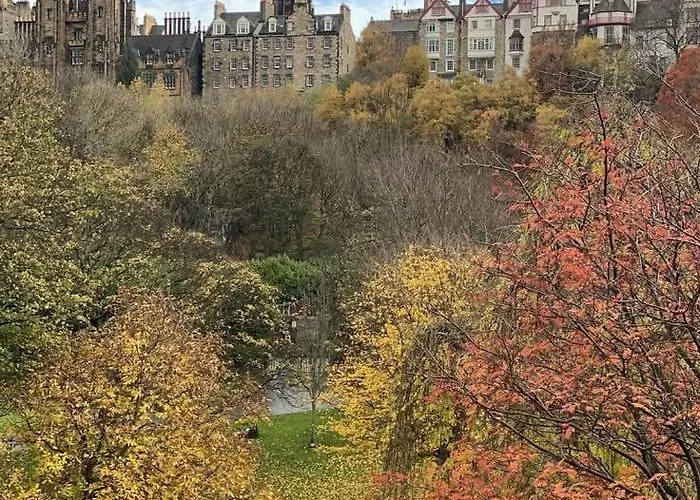 Apartment The Gardners In Centre With Parking Edinburgh
