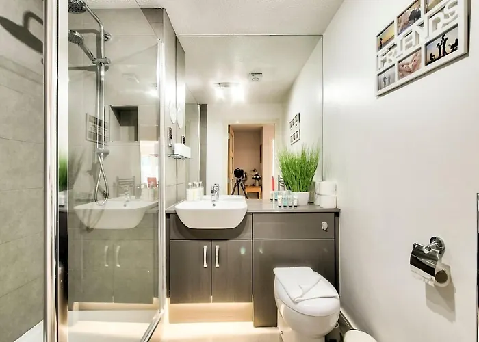 Bright & Modern Flat דירה