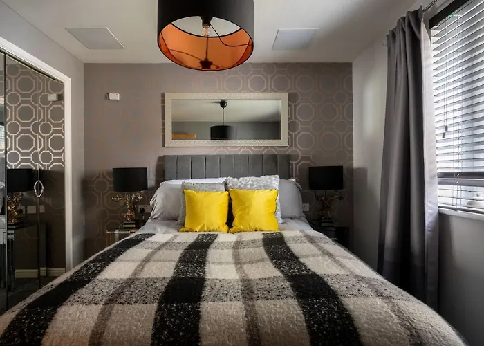 Luxury Boutique Flat, Sleeps 4 Wfree Parking *