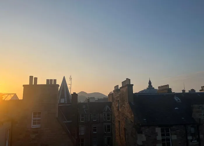 Light & Stylish Loft In Heart Of The Old Town *