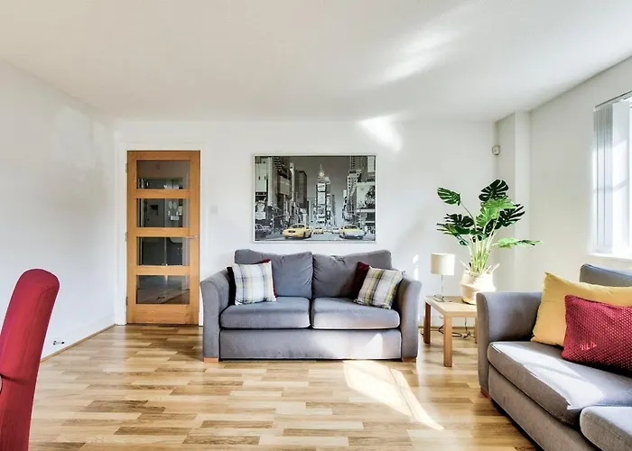 דירה Bright & Modern Flat אדינבורו