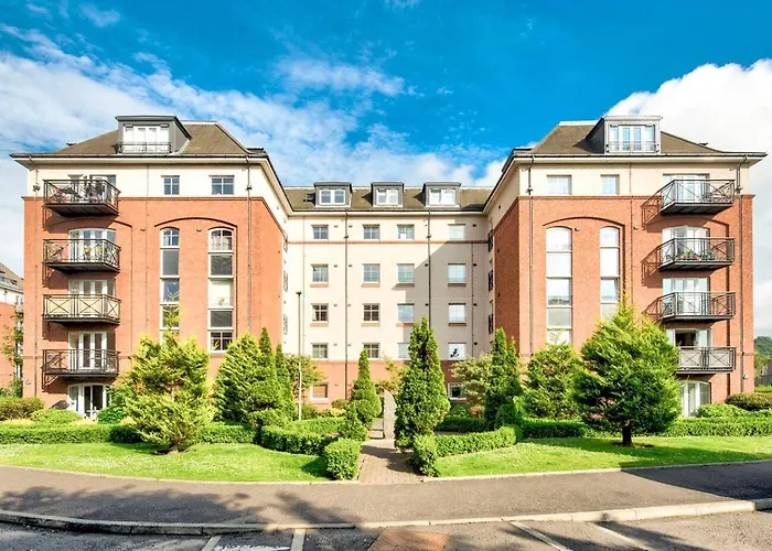 Bright & Modern Flat