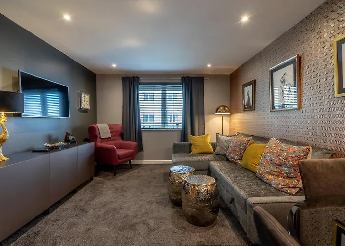 Luxury Boutique Flat, Sleeps 4 Wfree Parking شقة