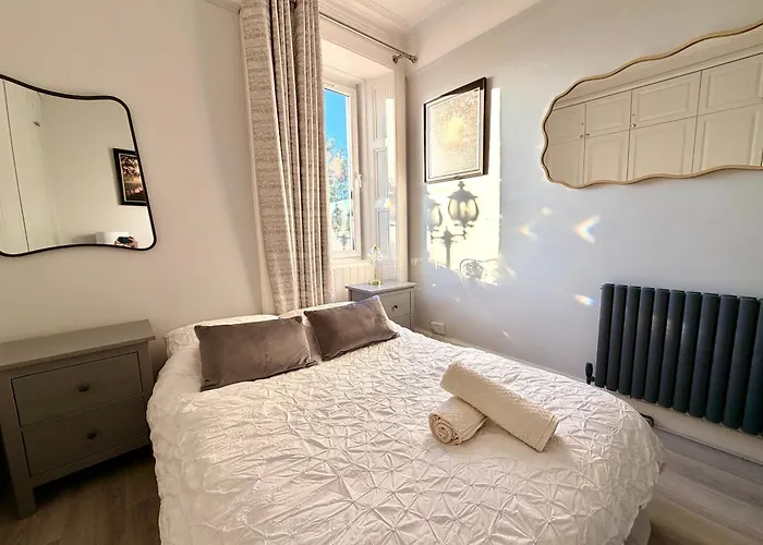 Immanuel House - Modern Luxury Victorian 1872 - Free Parking & Superfast Fibre Optic Wifi Apartment