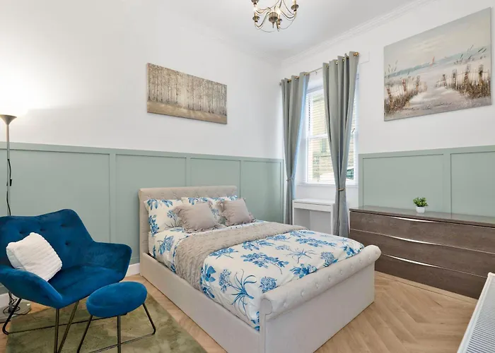 The Barony Fox Daire Edinburgh