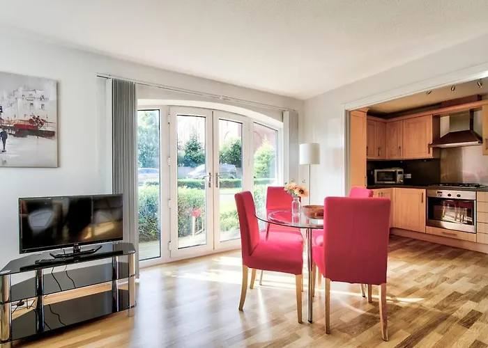 Bright & Modern Flat דירה אדינבורו