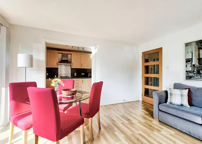 Bright & Modern Flat