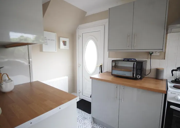 Two Bd House With Private Parking Apartment *