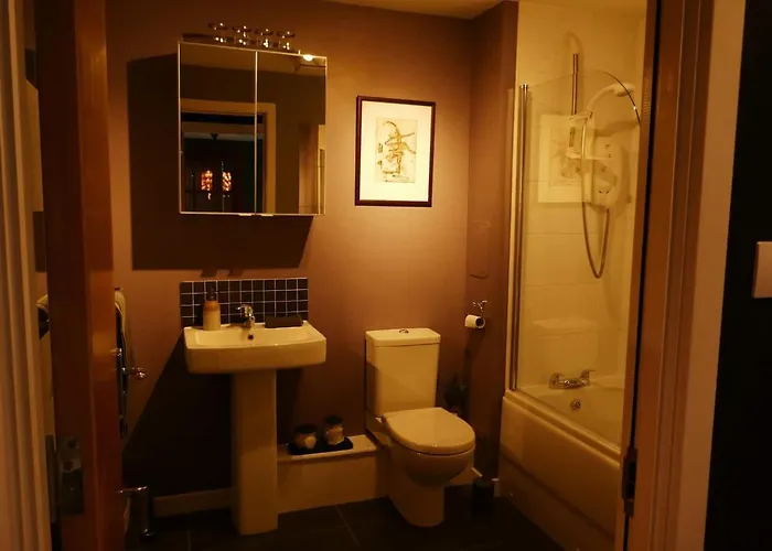 Modern Chic Apartment, Lift Access & Free Parking * エディンバラ