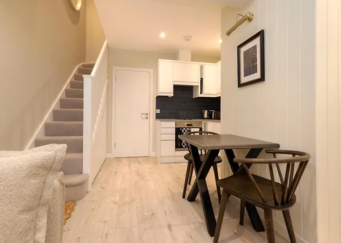 Appartement Argyl - Old Town Mews With Parking
