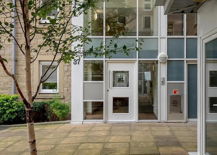 Luxury Boutique Flat, Sleeps 4 Wfree Parking شقة