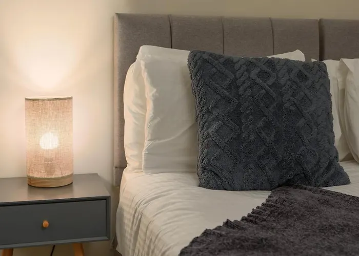 Modern 2 Bed With Parking Διαμέρισμα *