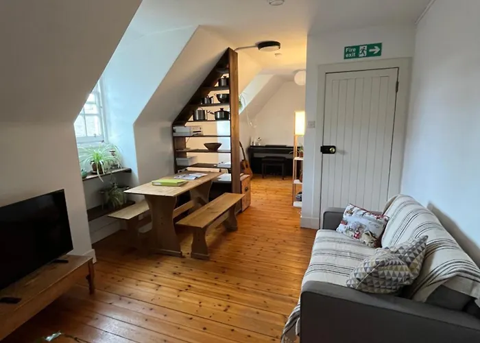 Light & Stylish Loft In Heart Of The Old Town