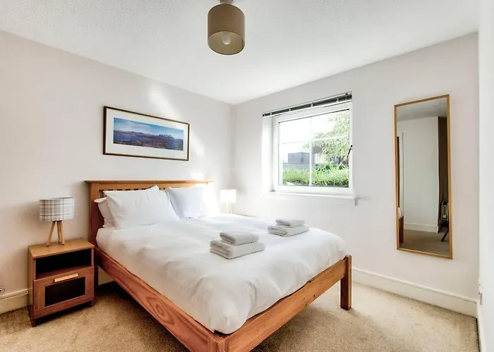 Bright & Modern Flat * Edinburgh