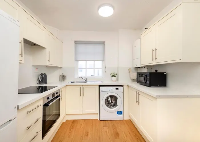 2-bedroom Old Town On Royal Mile Edinburgh