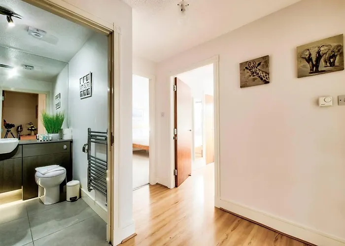 Bright & Modern Flat *