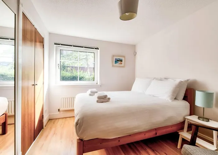 Bright & Modern Flat Edinburgh