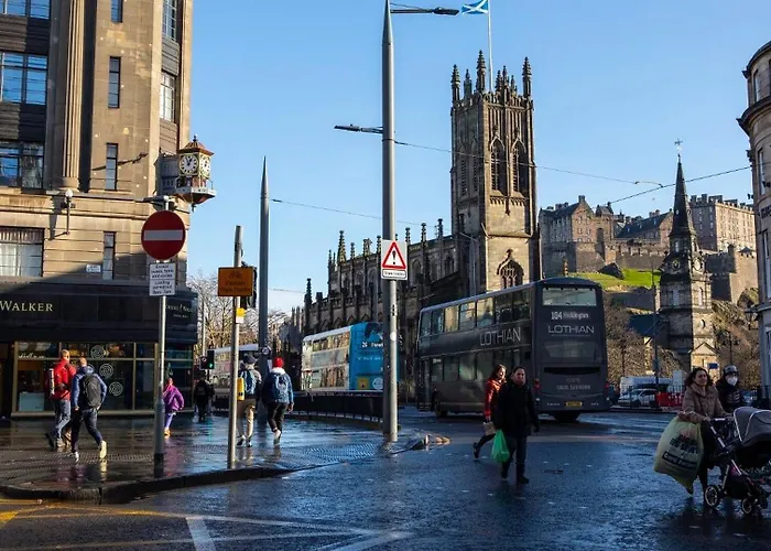 Apartment The Gardners In Centre With Parking Edinburgh