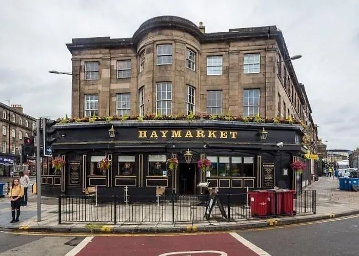 The Gardners In Centre With Parking * Edinburgh