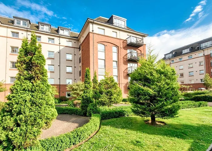 Bright & Modern Flat *