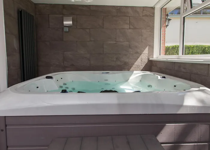 Luxurious Townhouse With Hot Tub * Edinburgh