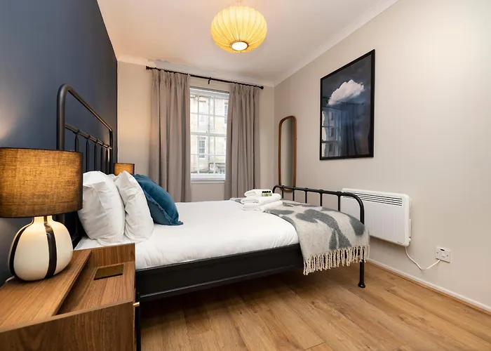 Joivy Stylish Castle View Flat With Balcony *