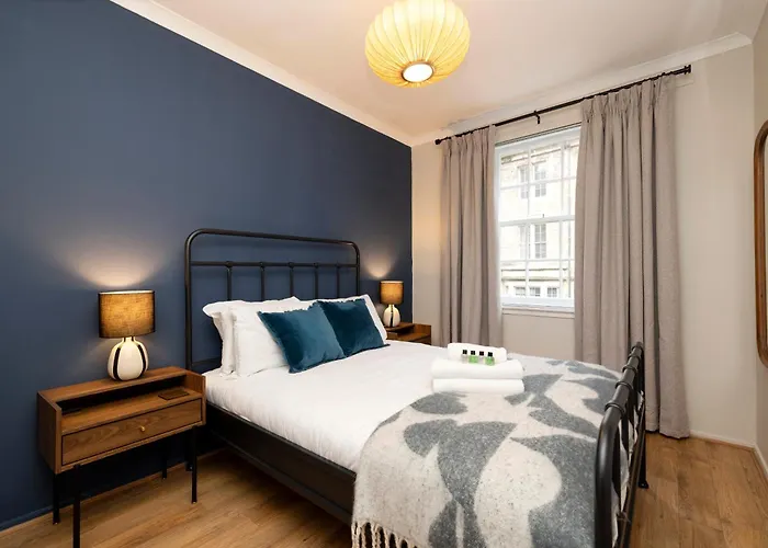 Joivy Stylish Castle View Flat With Balcony *