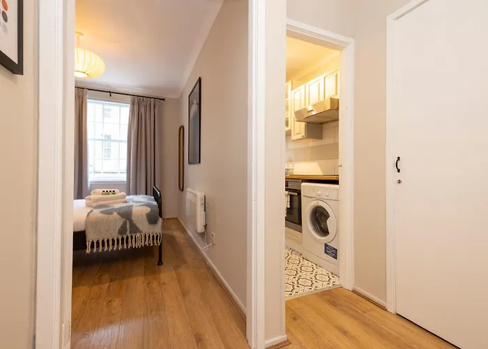 Joivy Stylish Castle View Flat With Balcony Διαμέρισμα *