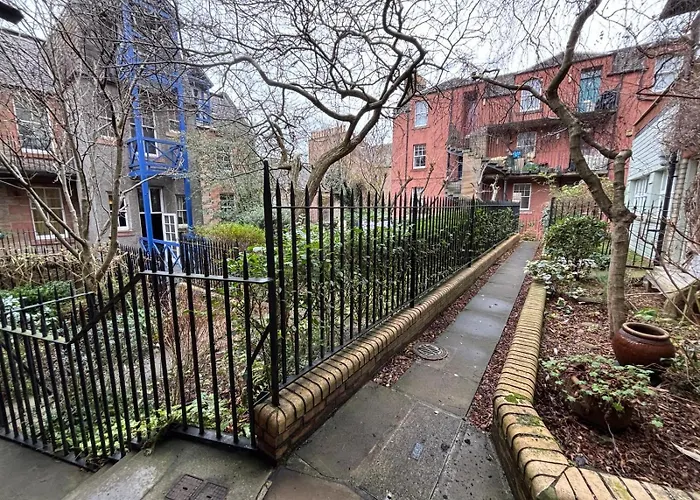 The Cosy Courtyard *