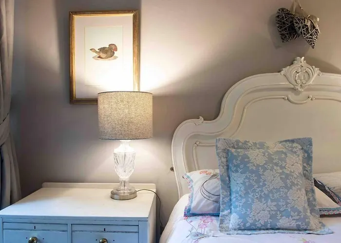 Hamilton Place - Beautiful And With Private Entrance Sleeps 4