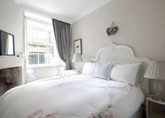 Lägenhet Hamilton Place - Beautiful And With Private Entrance Sleeps 4 Edinburg