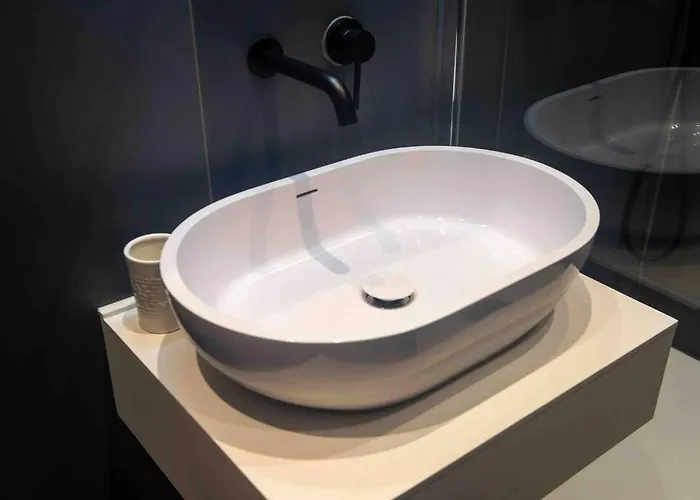 Hamilton Place - Beautiful And With Private Entrance Sleeps 4 *