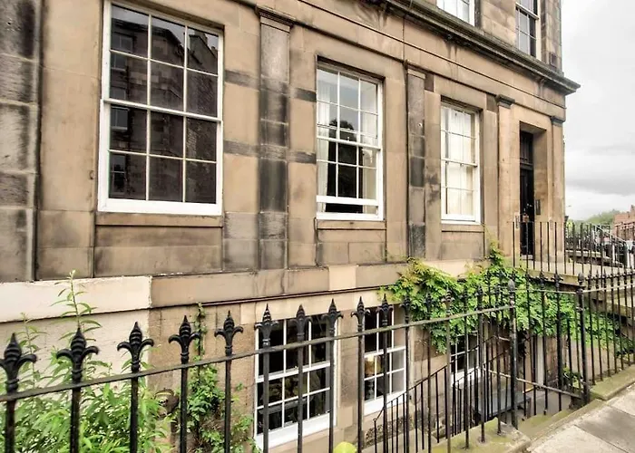 Hamilton Place - Beautiful And With Private Entrance Sleeps 4 Appartamento *