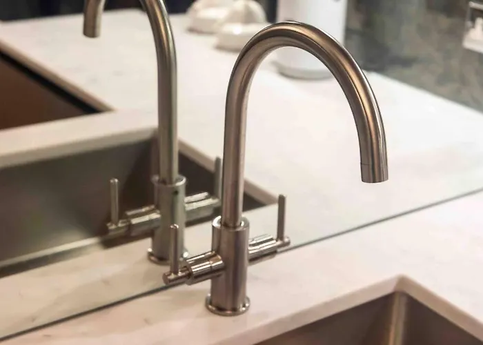 Hamilton Place - Beautiful And With Private Entrance Sleeps 4 *