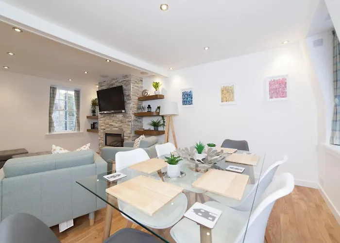 Queensferry Street Lane - Fantastic 2 Bedroom Centre Mews House With Free Secure Parking! Apartment