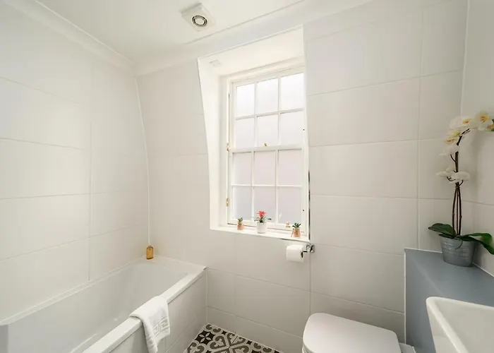 Apartment Queensferry Street Lane - Fantastic 2 Bedroom Centre Mews House With Free Secure Parking! *