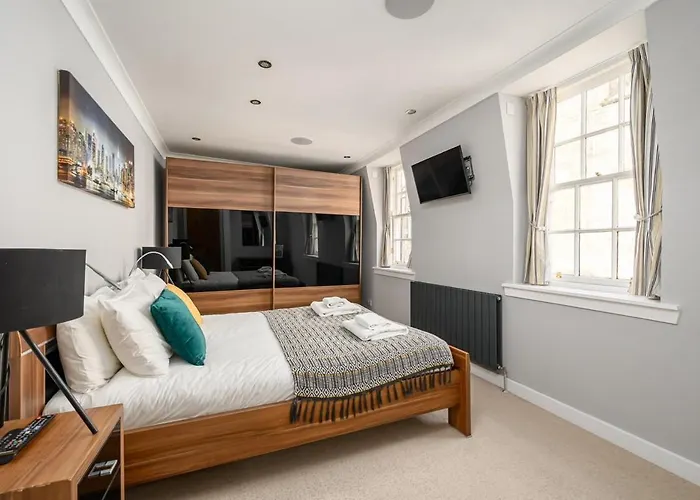 Queensferry Street Lane - Fantastic 2 Bedroom Centre Mews House With Free Secure Parking! Apartment Edinburgh